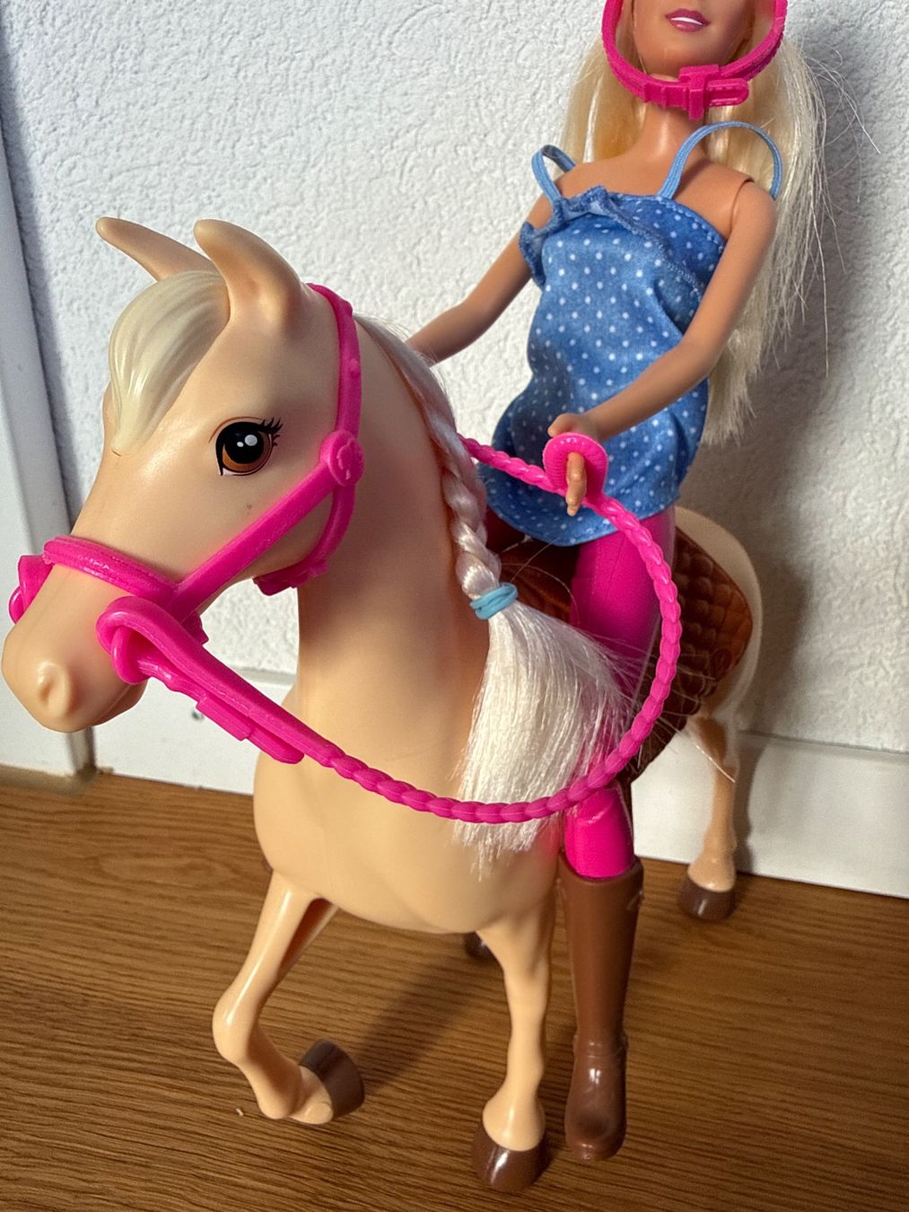 Spielzeuge: Barbie Reiterin mit Pferd – Gebraucht aus Wengi b. Büren von switte 2