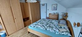 Ganzes Schlafzimmer aus Massivholz