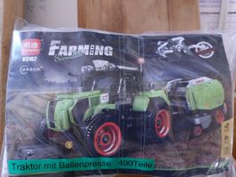 Traktor mit Ballenpresse aus Klemmbausteinen 