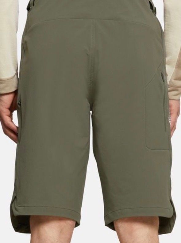 Peak Performance Pantalons: Wunderschöne Caprihose Wanderhose Shorts Peak Performance M – Neuf avec emballage d'origine à Buochs par Luuser31 1