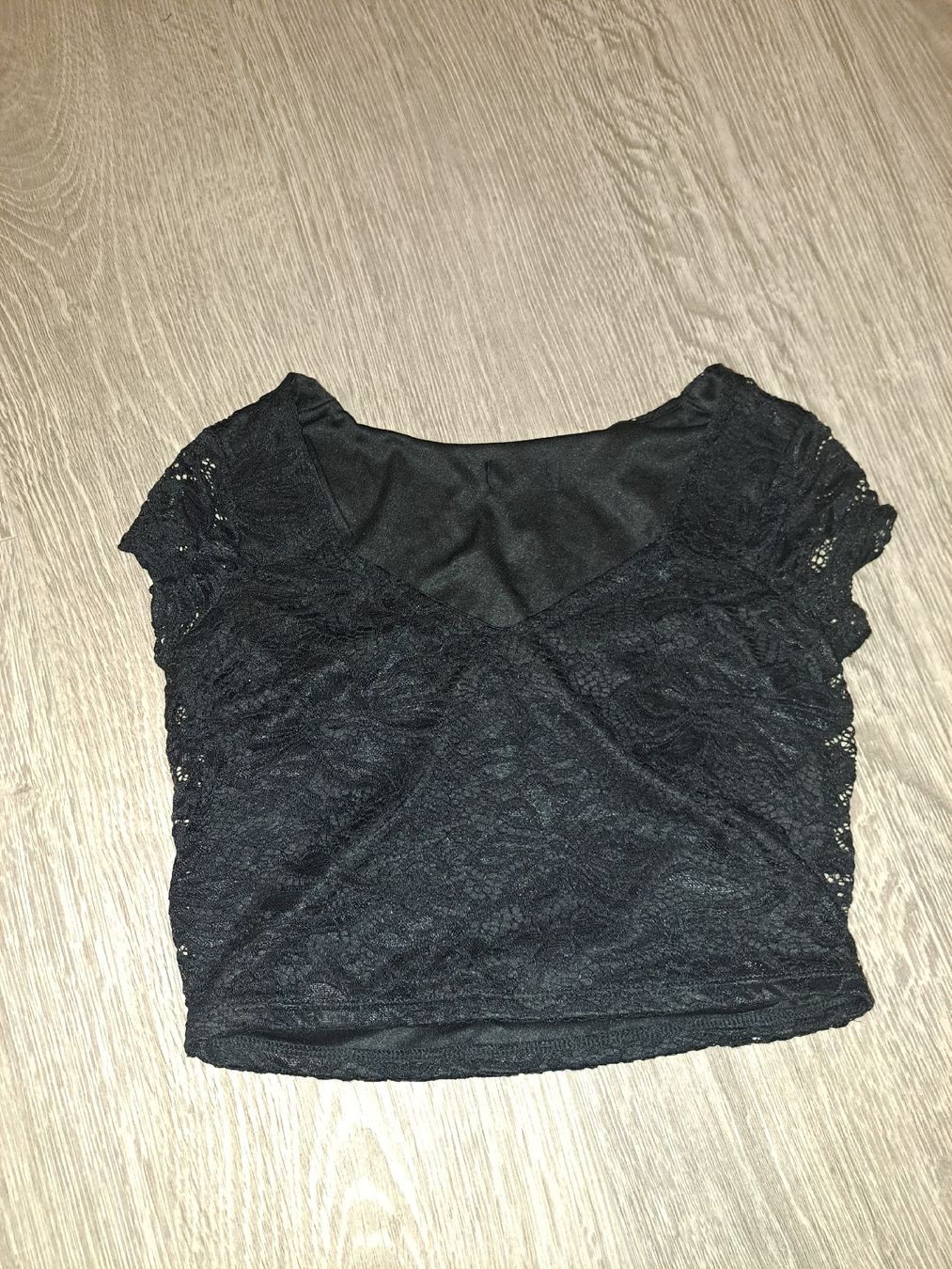 Top: Elegantes Top in Schwarz mit Spitze Grösse S – Usato da Wetzikon ZH venduto da secondhandsfashion