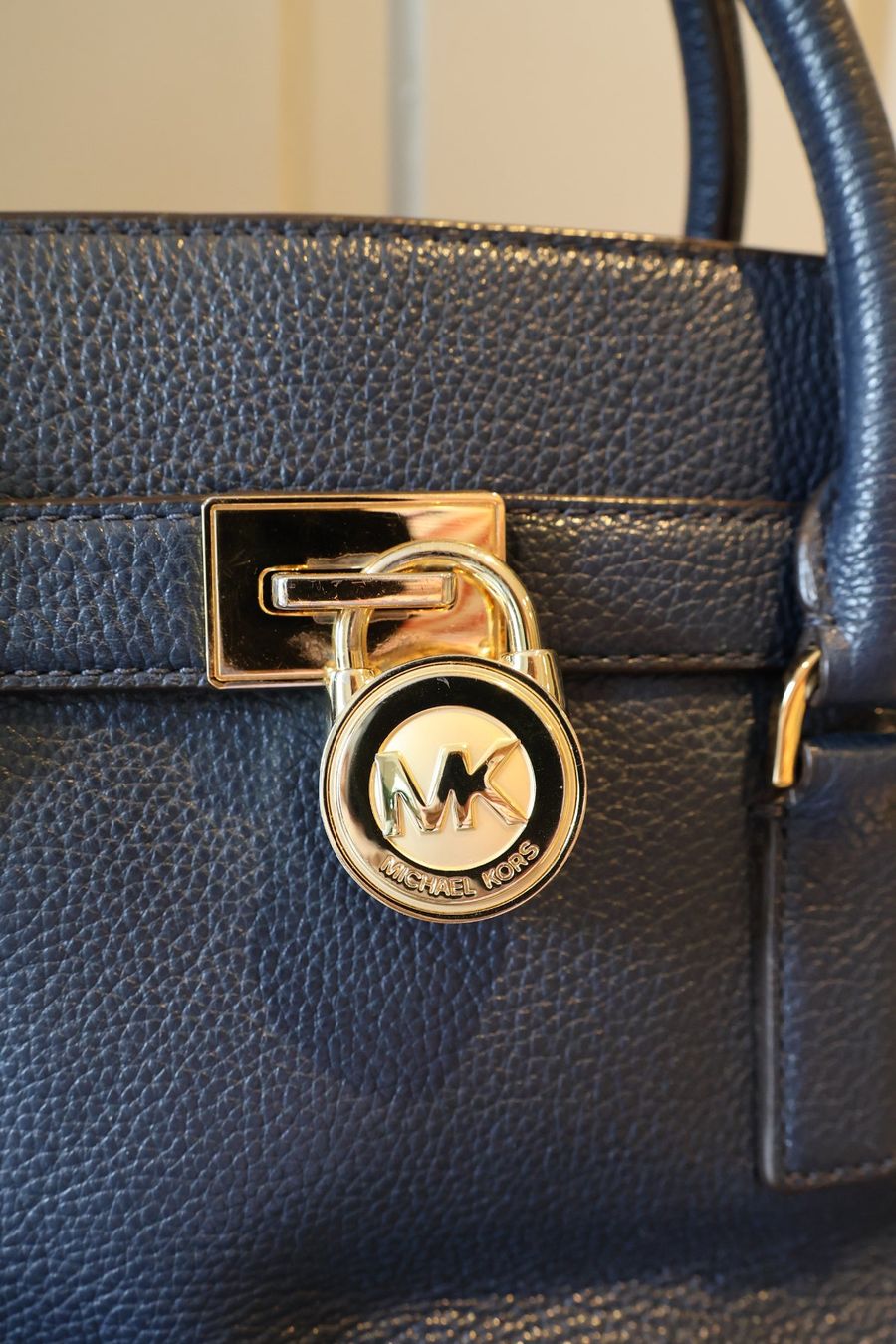 Michael Kors Sacs femmes: Michael Kors Ledertasche dunkelbau – D'occasion à Winterthur par jul_v9wx 3