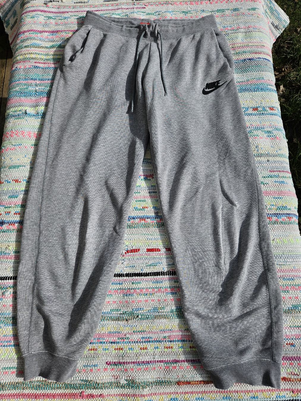 Nike Pantaloni: Graue Nike Jogginghose, Grösse M – Usato da Wettingen venduto da Sk8ertomda