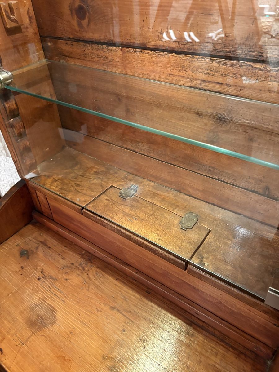 Credenze: Table de berger & deux tabourets – Usato da Cointrin venduto da inf_9j5w 4