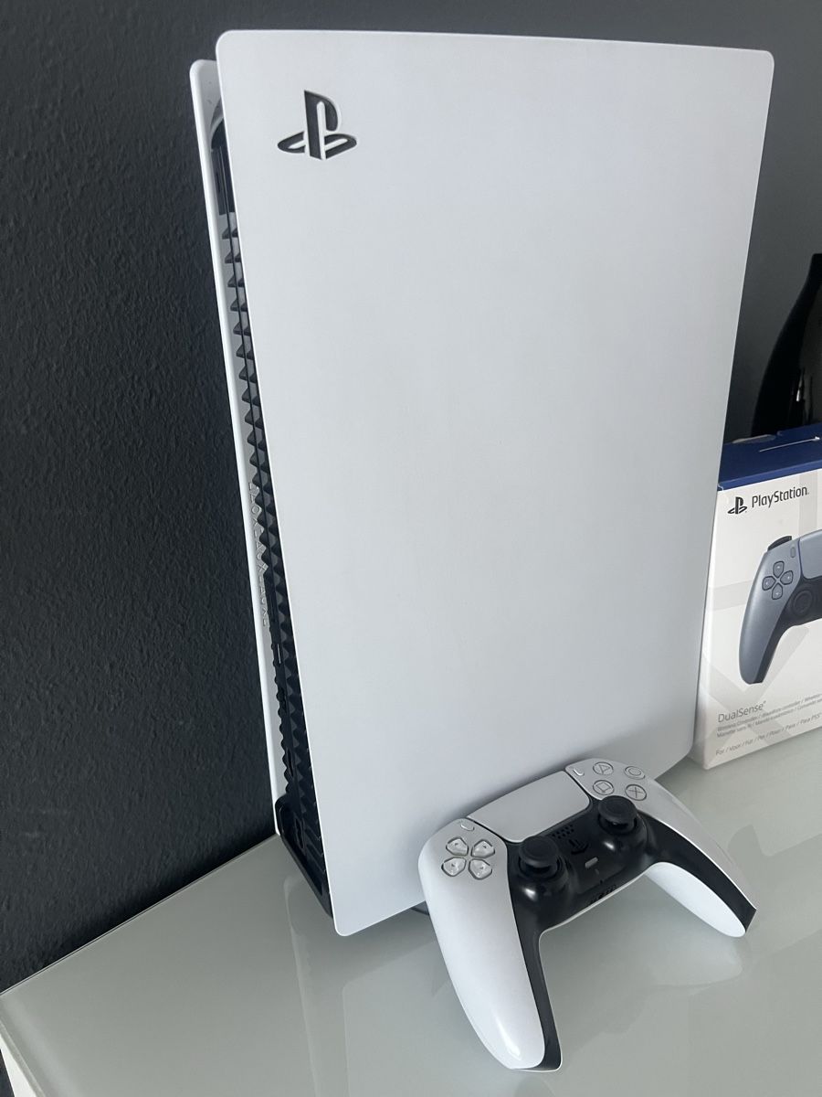 Sony Console: PlayStation 5 (PS5) – Version Disc+ 2 Controller – Usato da Zürich venduto da jos_d7vr 2