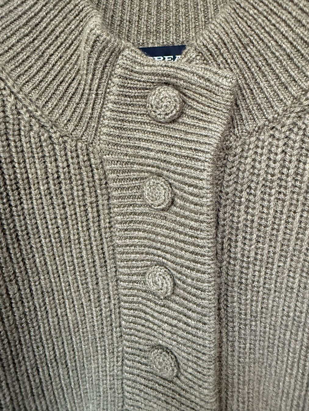 Repeat Maglioni & Felpe: REPEAT Strickpullover mit Puffärmeln – Khaki / Olivgrau – Nuovo (secondo la descrizione) da St-Sulpice VD venduto da Nnie 4