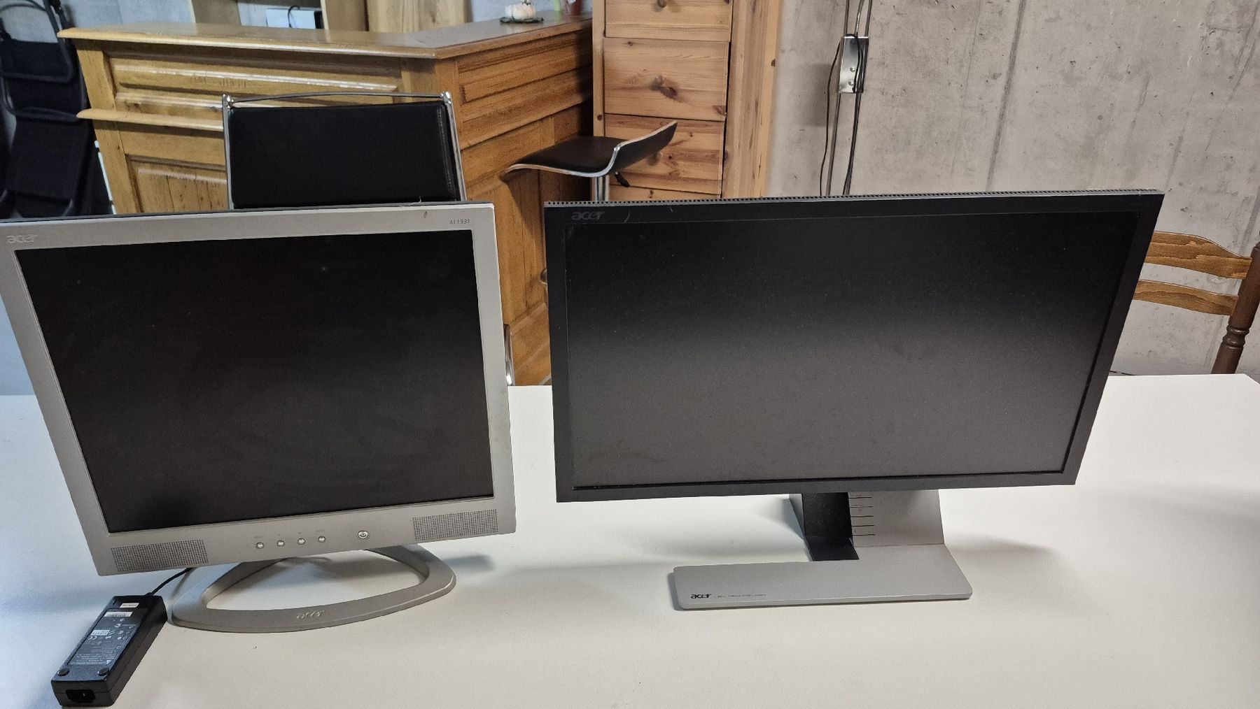 Monitor: 4x lcd écran – Usato da Léchelles venduto da sim7891 1