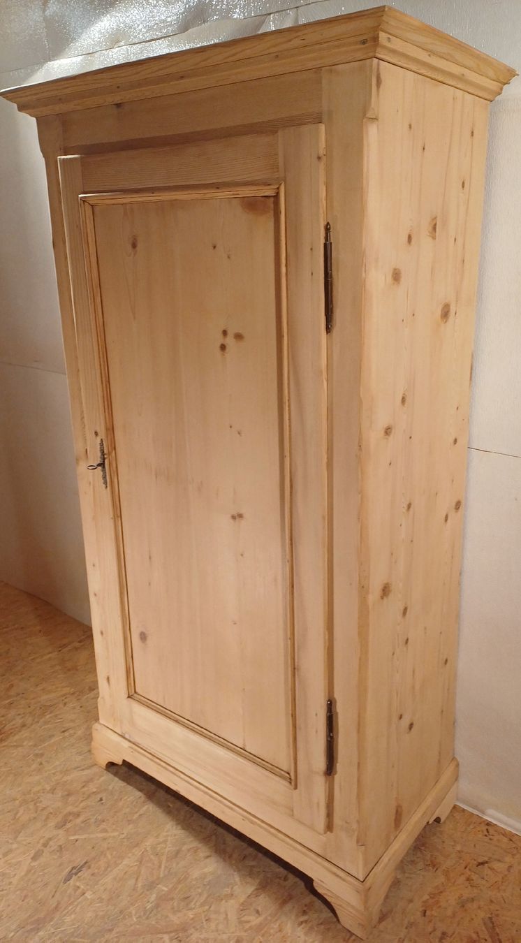 Armadi: Antiker Tannenholz Schrank – Usato da Stettfurt venduto da noaron 5
