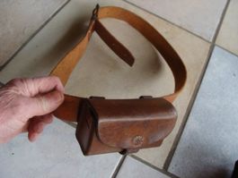 Ancienne sacoche militaire,  nettoyage d'armes, pistolet rév