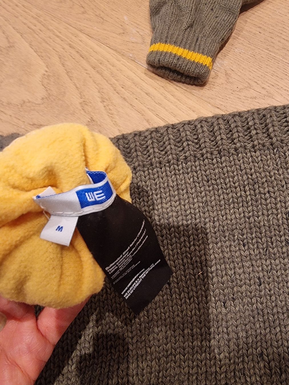 Guanti: WE Set, Schal & Handschuhe – Usato da Buttikon SZ venduto da Limo180 2