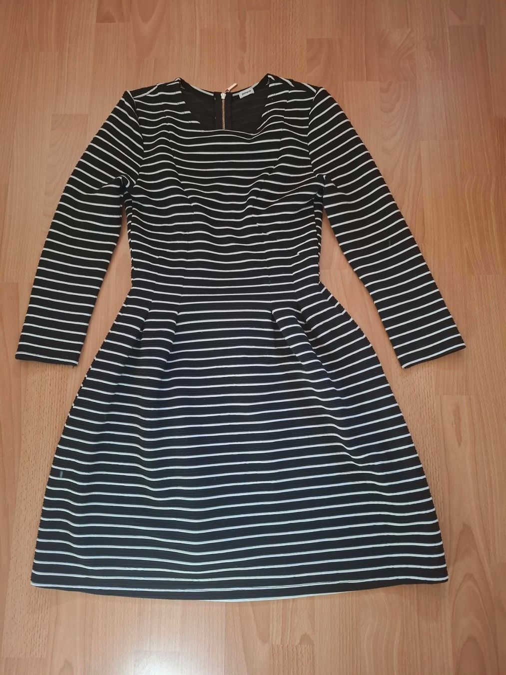 Vestiti & Gonne: robe – Usato da Porrentruy venduto da Piquetix