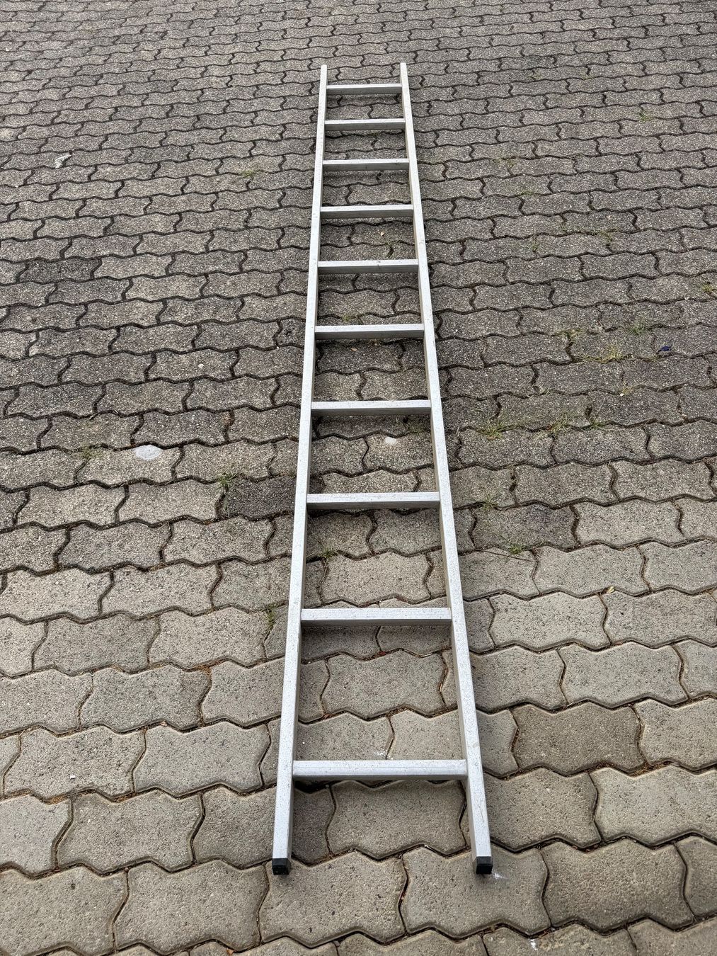 Leitern: Aluleiter 12 Sprossen gebraucht 280 cm – Gebraucht aus Duggingen von Ysvogel