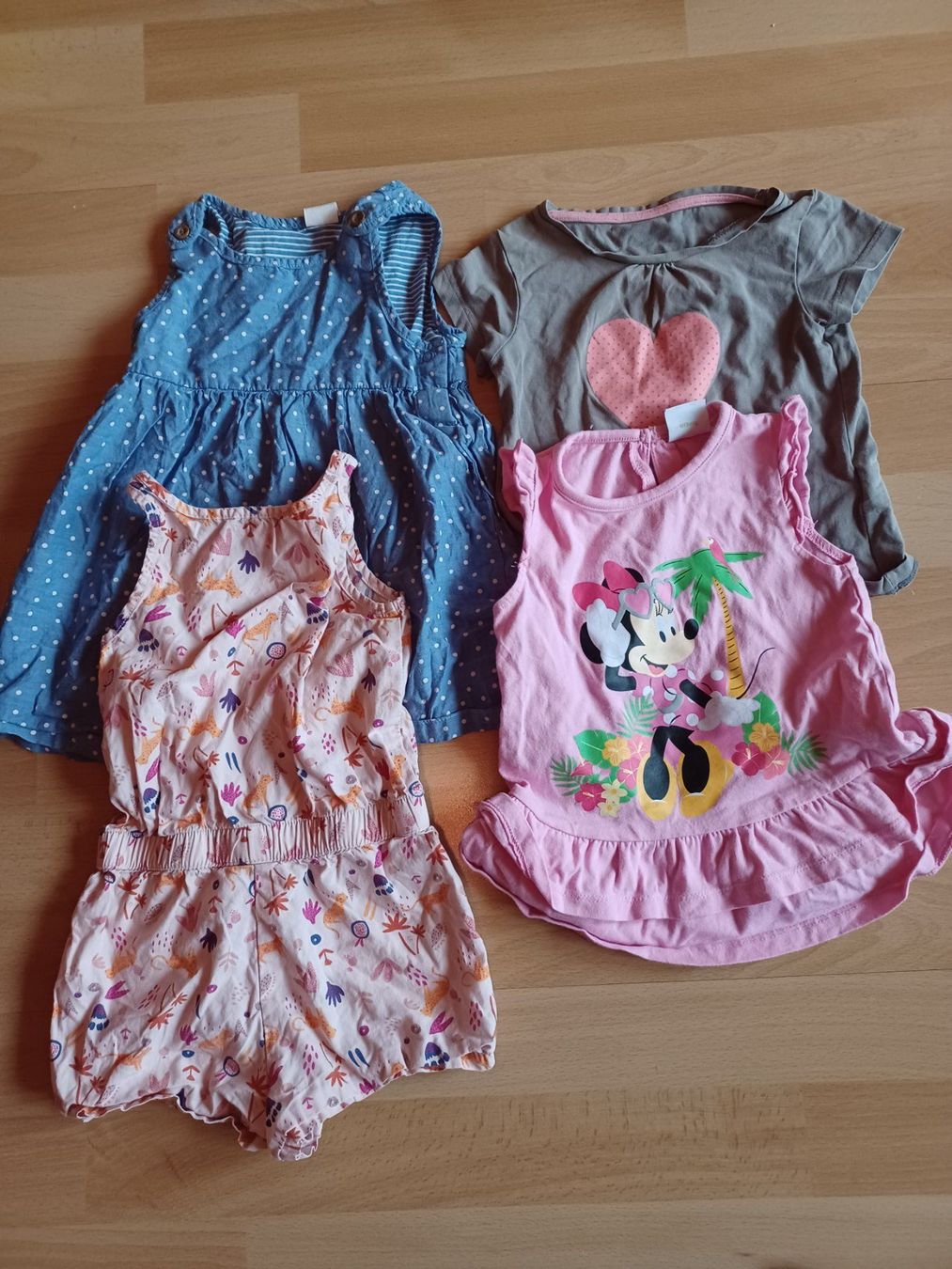 Lotti & Set di vestiti: 4 teiliges Mädchen Set 86 – Usato da Matt venduto da Remonso