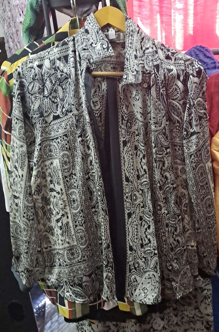 Chemisiers: Damen Bluse Langarm Print Grösse 40 – D'occasion à Zürich par Schoebi19