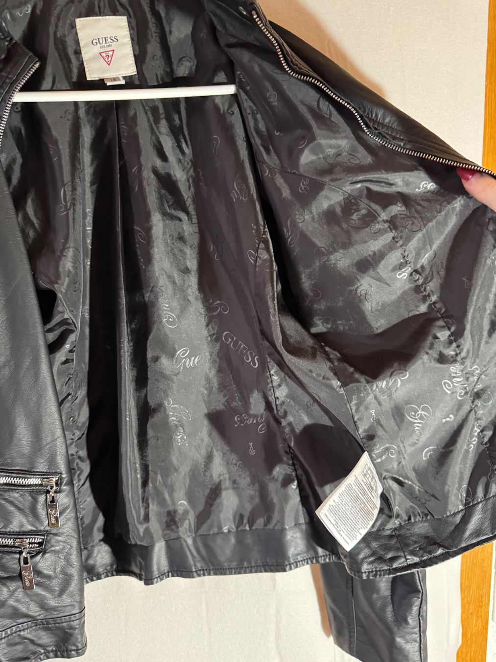 Guess Giacche: schwarze Kunstlederjacke von Guess Gr. L – Nuovo (secondo la descrizione) da Grosswangen venduto da second_hand_dress 2