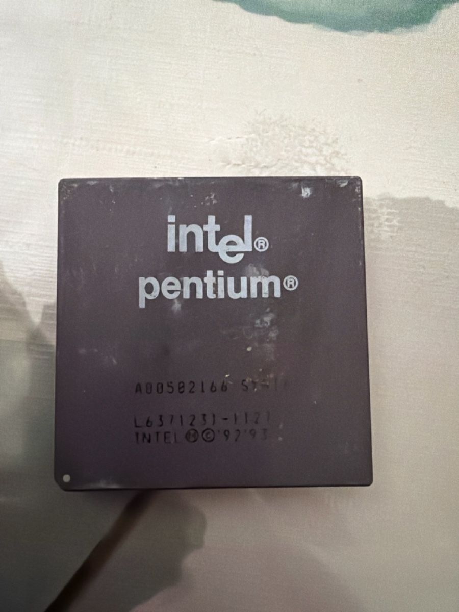 Intel Composants électroniques: Intel Pentium 166 – Défectueux à Martigny par capri2800