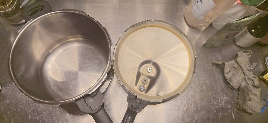 Tefal Pentole: Tefal Schnellkochtopf 6 Liter – Usato da Zürich venduto da ale_xxz7 1