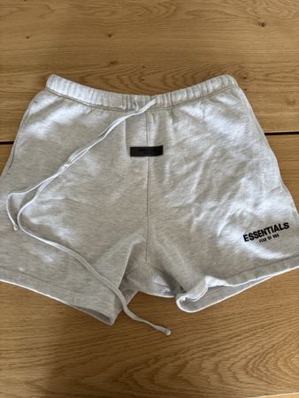 Fear of God Essentials Shorts grau M