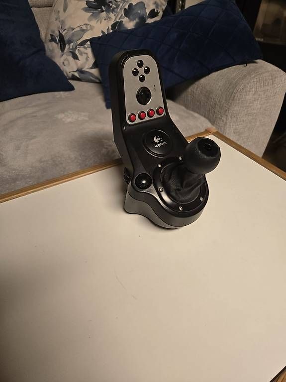 Logitech Controller: Logitech Shifter G27 – Usato da Poliez-le-Grand venduto da Lea_2wl5 4