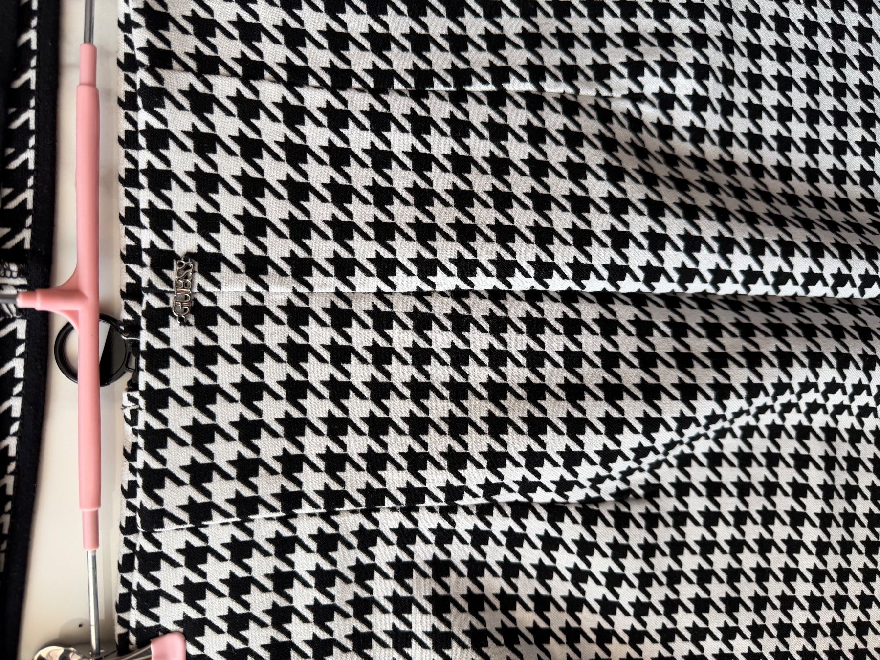Guess Lotti di vestiti: Guess Houndstooth Set, Rock mit Schlitz, Grösse 34/36 – Usato da Arch venduto da ellaisa84 2