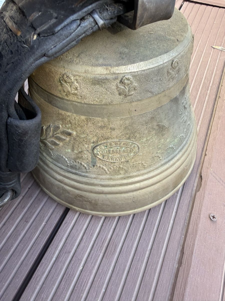 Campanacci mucche: Cloche Peter Berger, Bern  – Usato da Chessel venduto da Voyages--2020