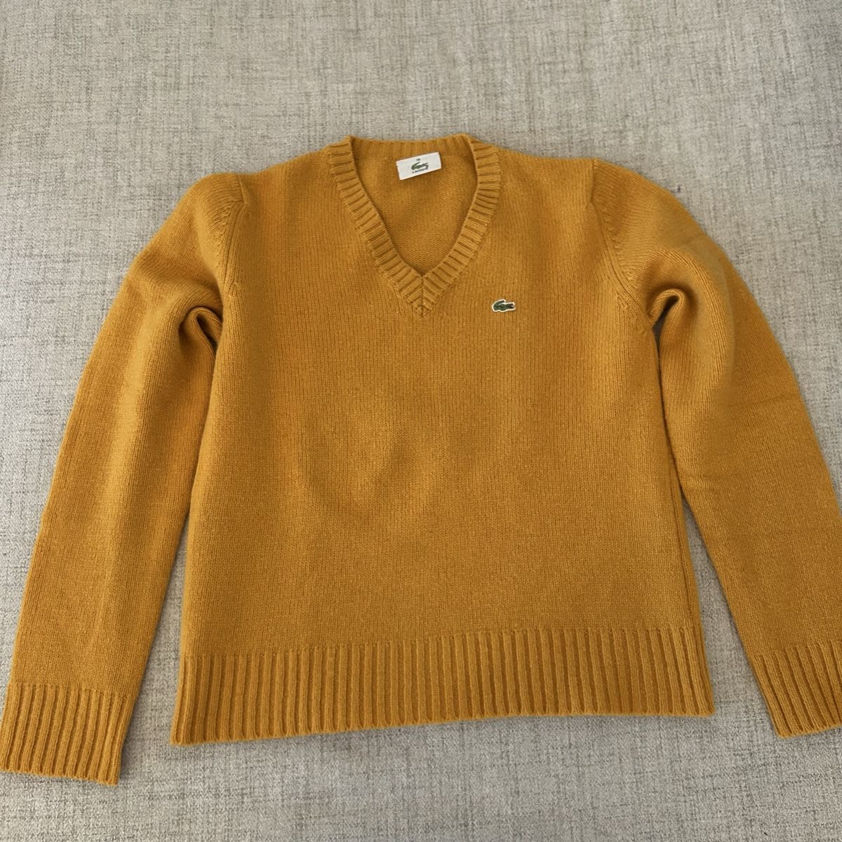 Lacoste Pullover & Sweatshirts: Lacoste Pullover V-Ausschnitt Grösse 38, eher 34-36 – Gebraucht aus Ebikon von luu_2x95 7