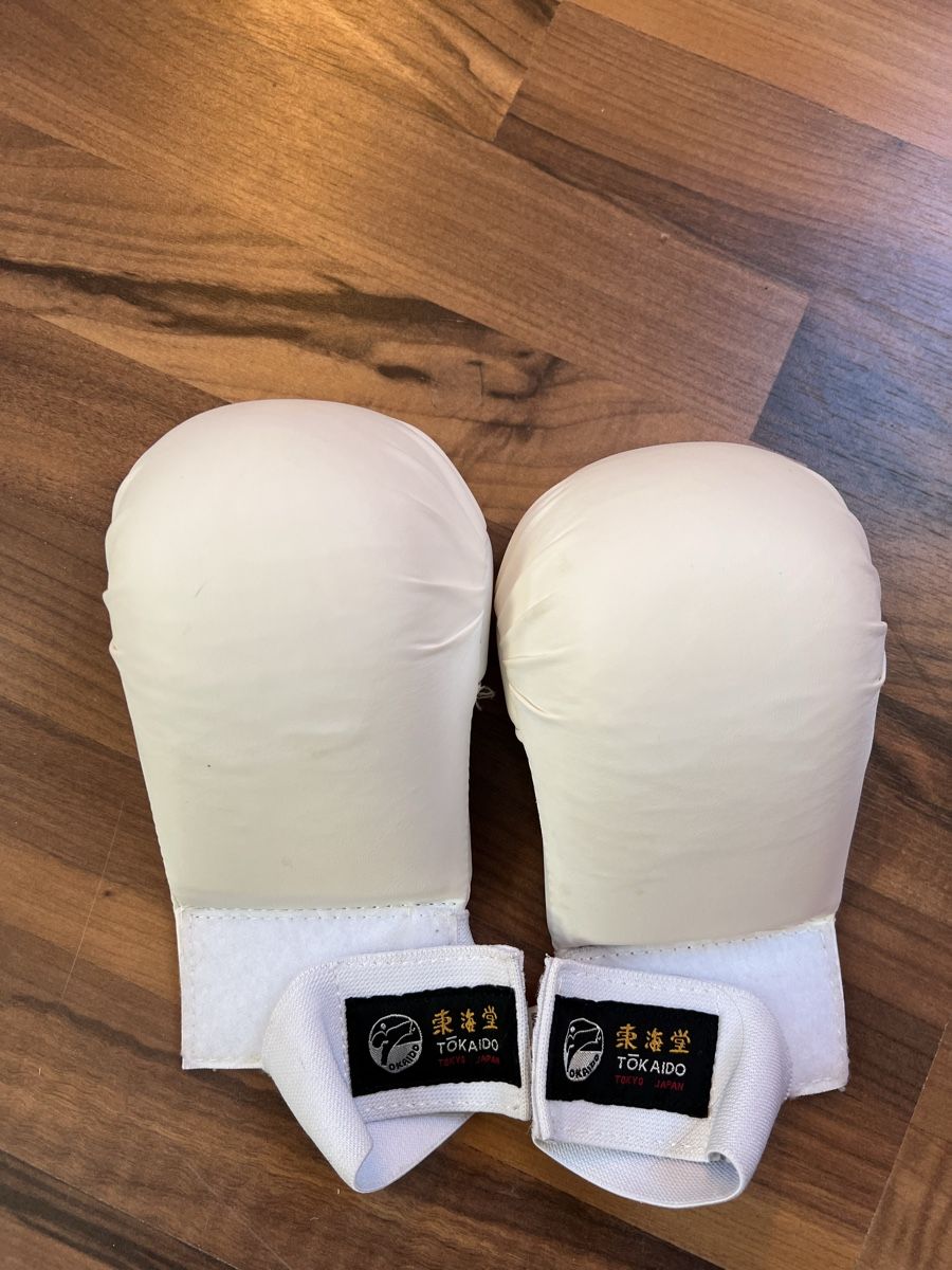 Kinderhandschuhe: Karate Faustschutz, Handschuhe Kumite – Gebraucht aus Toffen von Schnacker