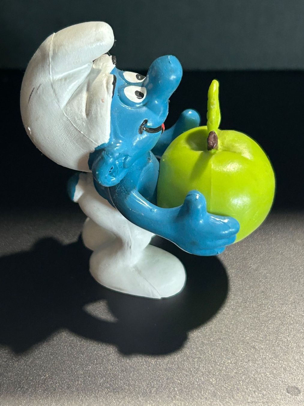 Schleich Statuette: Schlumpf mit Apfel  Schleich 20160 – Usato da Bassersdorf venduto da Shelby70 3