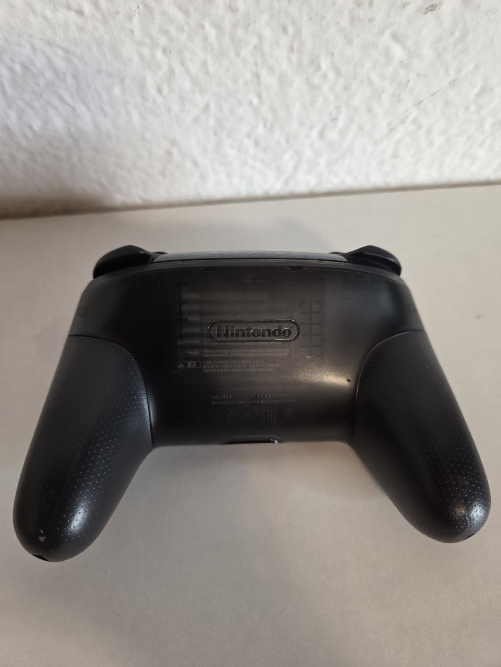 Controller: Nintendo Switch Pro Controller schwarz guter Zustand – Gebraucht aus Ehrendingen von lax21 1