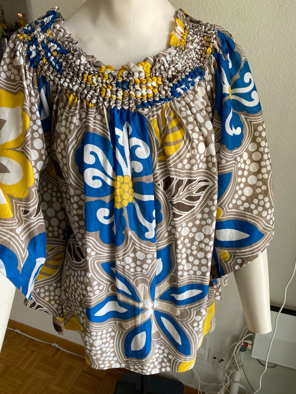 Escada Camicette: Escada Bluse mit Carmenausschnitt – Usato da Zürich venduto da Gemi 1