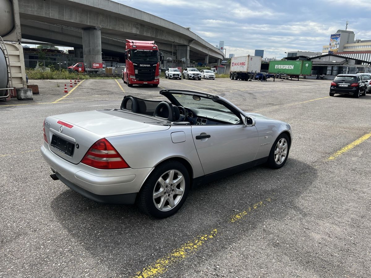 Mercedes-Benz Automobili: Mercedes slk 230 kompresor – Usato da Bärschwil venduto da BestCars_handel24