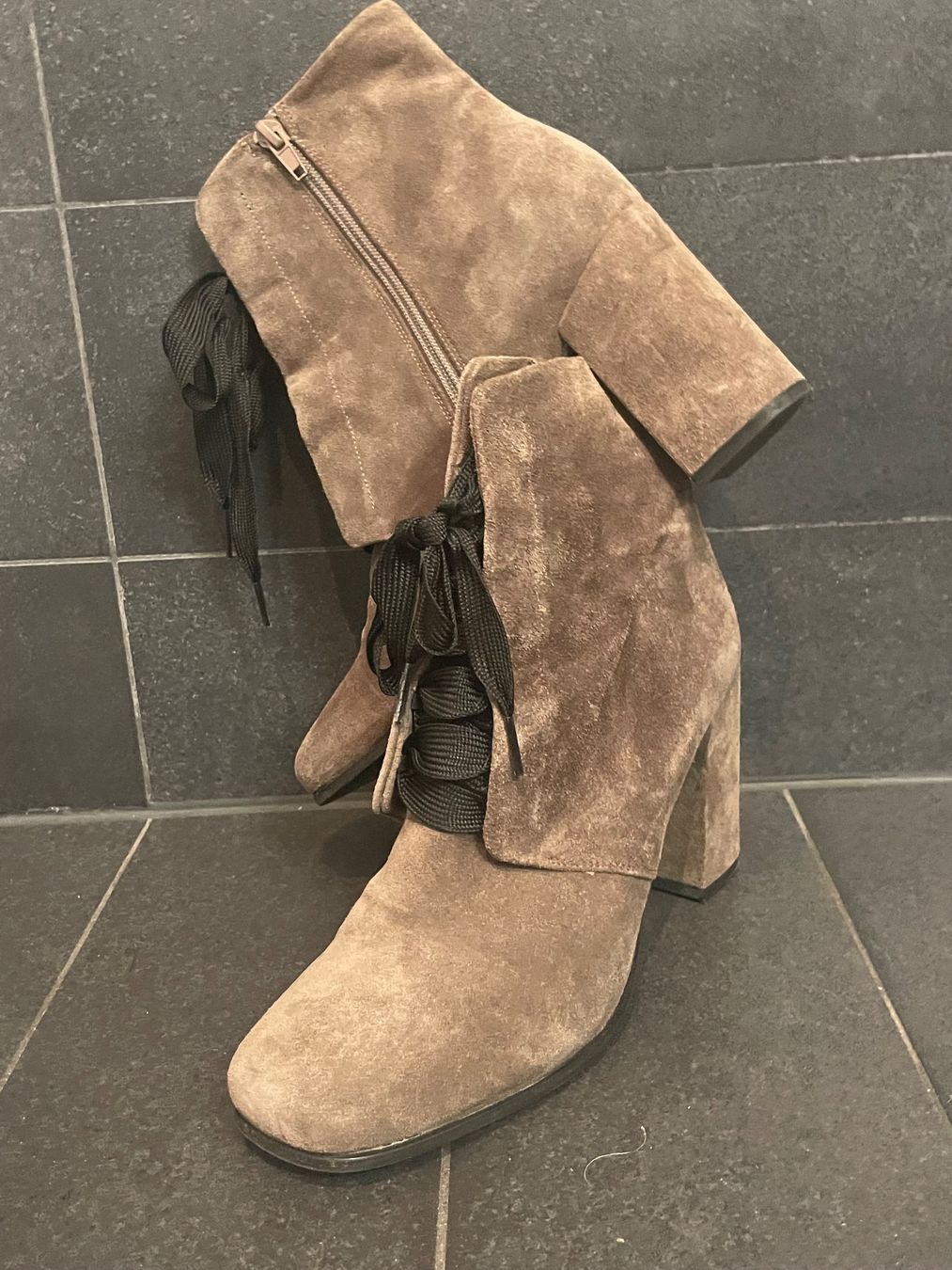 Kennel + Schmenger Scarpe da donna: KENNEL & SCHMENGER Stiefeletten - Gr.. 41 1/2 – Usato da Hünenberg See venduto da DND5 1