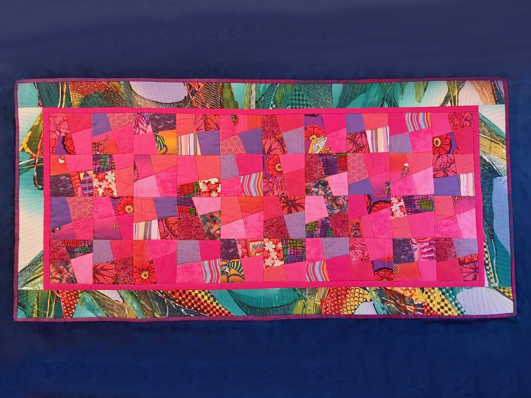 Tutte le decorazioni: Patchwork Quilt "Magenta" Unikat 134 x 65 cm – Nuovo (secondo la descrizione) da Wetzikon ZH venduto da Meltingpot29