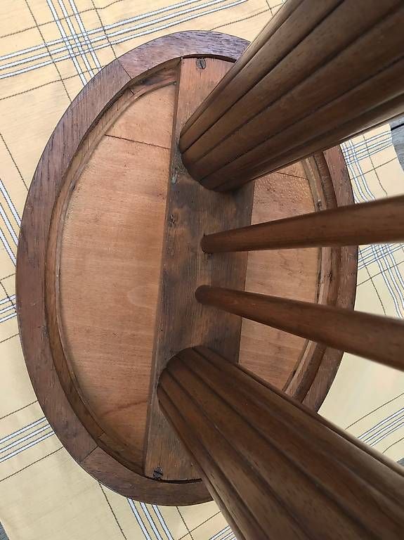 Tavoli: kleiner Stelen Tisch antik – Usato da Münchenstein venduto da Radicchio 2