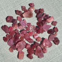 Spinell roh Kristall Lot, 108 Karat, pink rot, Vietnam