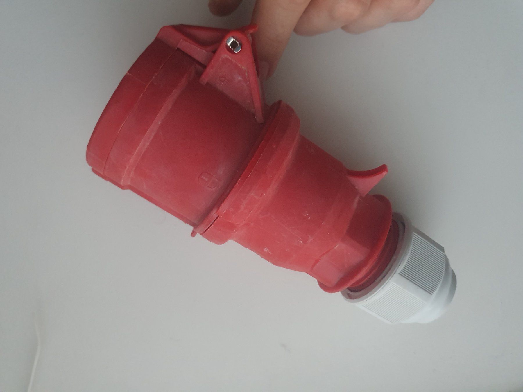 Stecker: CEE 32A 5P 6h 400V Kupplung Bals Typ – Gebraucht aus Zürich von eymen20 4