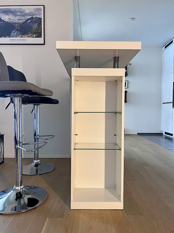 Tavoli: Moderner Bartisch Hochglanz weiss inkl. 4 Barhocker – Usato da Romanshorn venduto da mar_w6cq