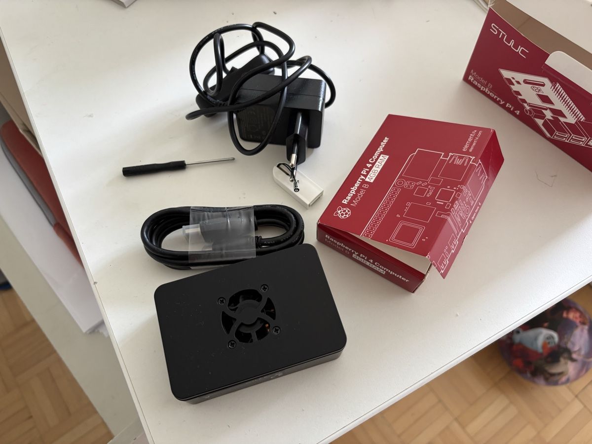 Raspberry Pi Elektronikbauteile: Raspberry Pi 4 Model B Kit, complet, neuf – Neu und originalverpackt aus Neuchâtel von xal_8tj6 2