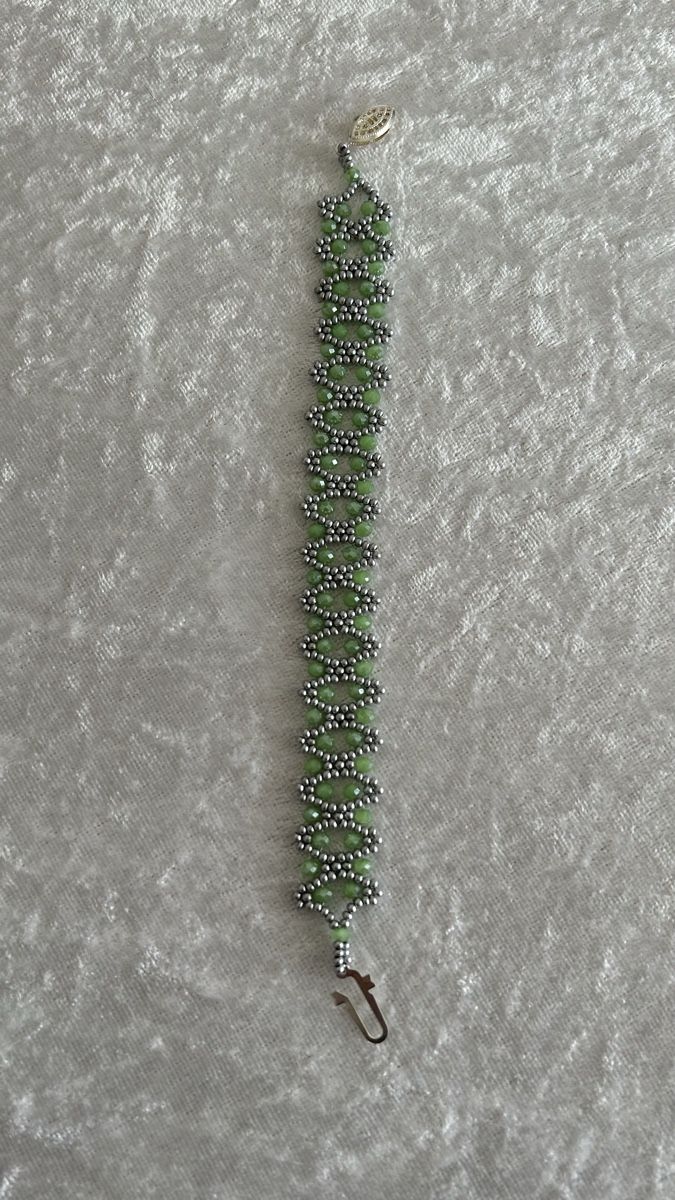 Armbänder & -reifen: Handgemachtes Perlenarmband grün/silber – Neu (gemäss Beschreibung) aus Ettiswil von nat_9vgc 1