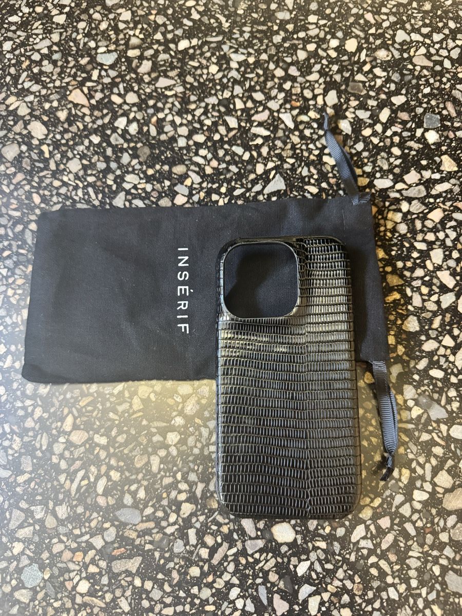 Cover & Protezioni schermo: New inserif iphone 15 pro phone case black croc effect – Nuovo (secondo la descrizione) da Zürich venduto da gva_r9gs