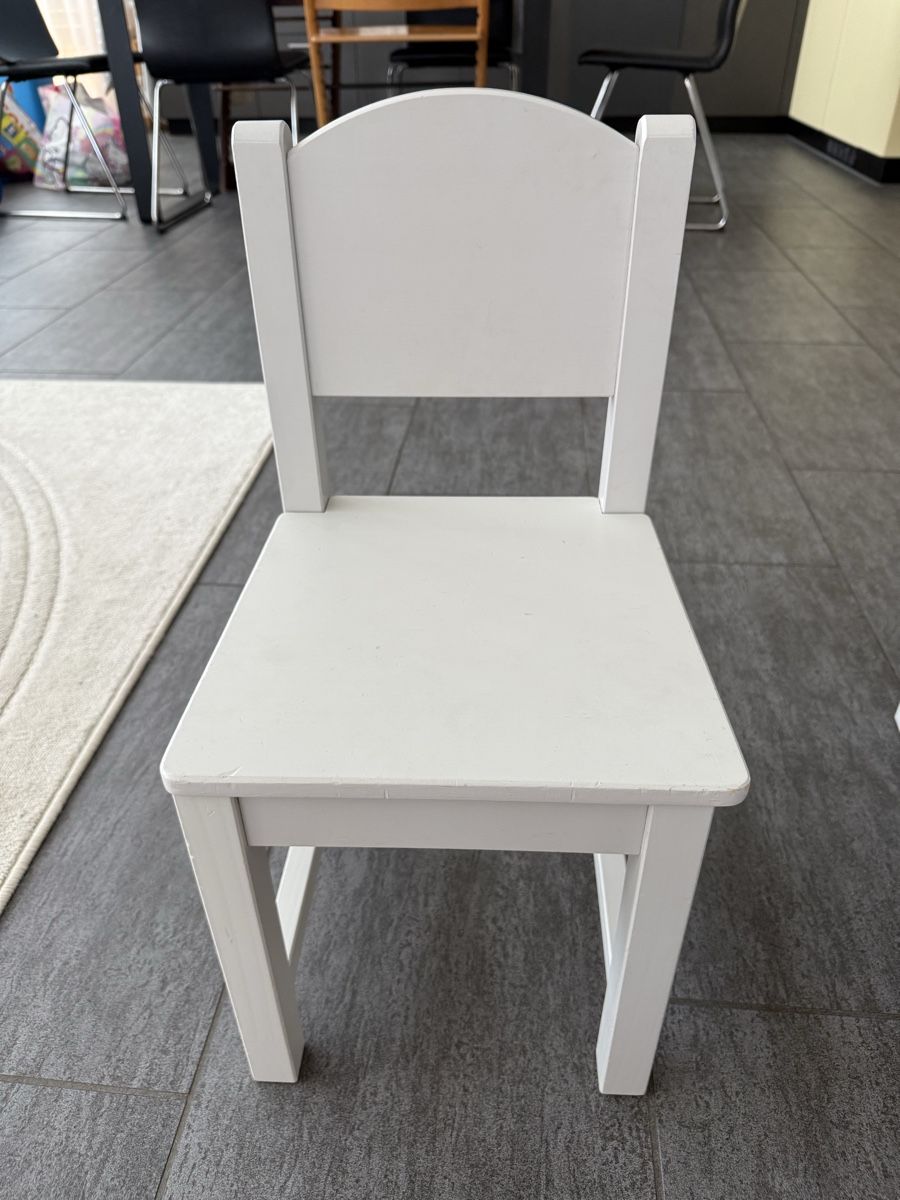 Ikea Set di tavolo e panche: Ikea-Kindertisch (Sundvik) mit 2 Stühlen – Usato da Zürich venduto da nathi83 8
