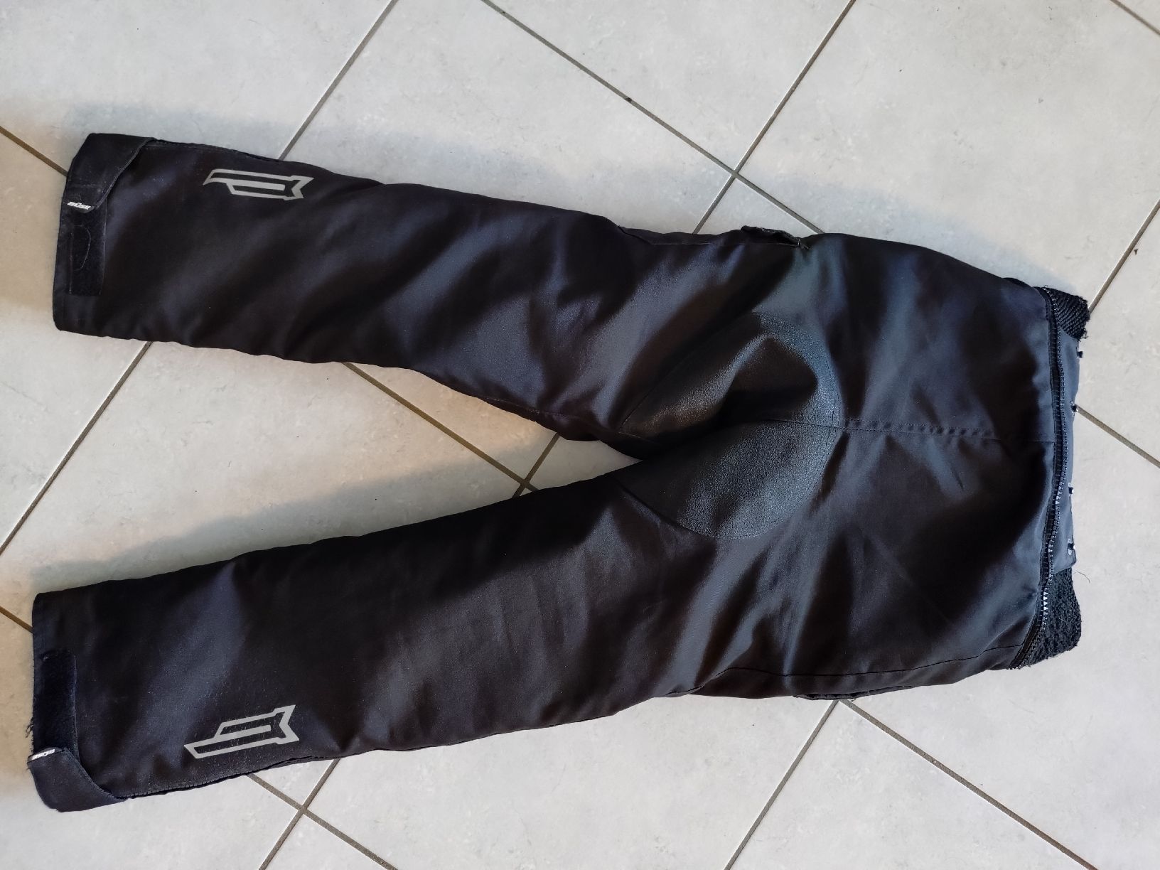 Pantaloni: Kinder Motorrad Töff Hose Gr. 140 – Usato da Gossau ZH venduto da Lichtlein 1