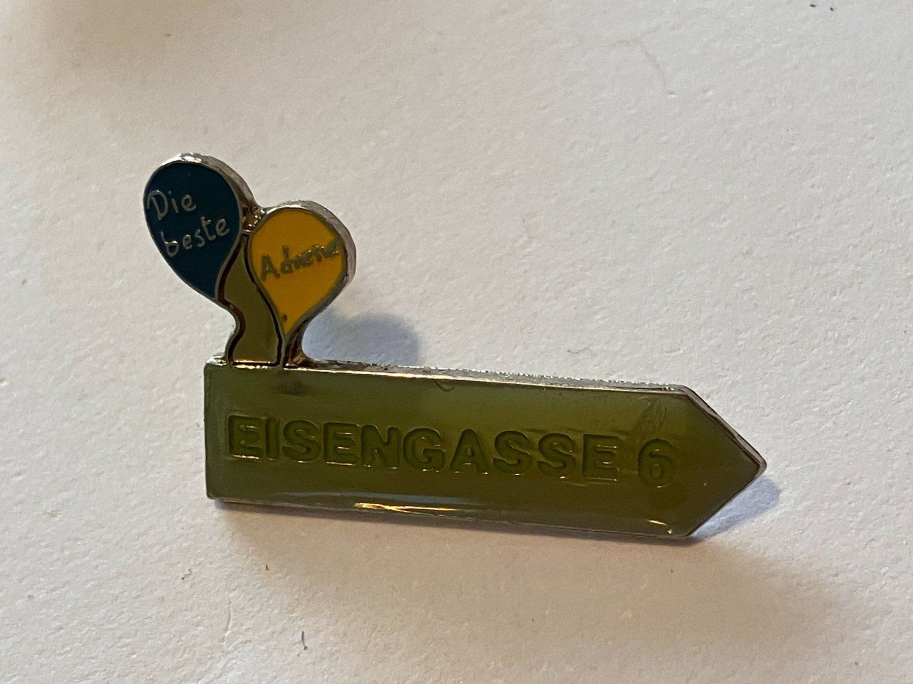 Placchette & Badge: 1 Pin Eisengasse 6 – Usato da Basel venduto da djwwpp