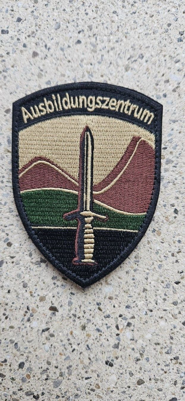 Schweizer Armee Plaketten & Abzeichen: *** Badge Heer mit Klett *** – Neu und originalverpackt aus Riedholz von fr_sIruP
