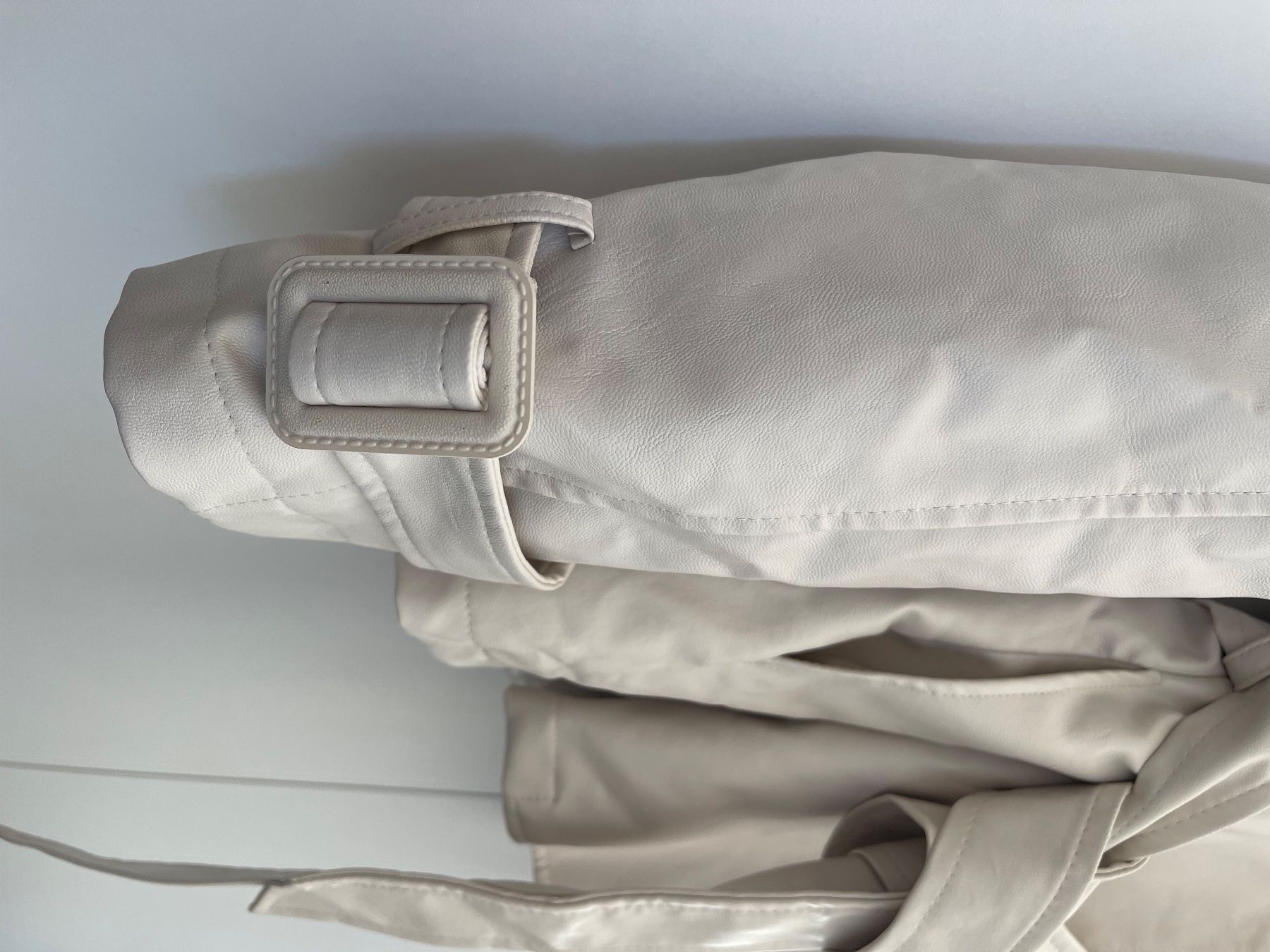 Na-kd Cappotti: NA-KD Trenchcoat creme Gr. 38/40 – Nuovo (secondo la descrizione) da Wangen b. Olten venduto da VeraHa 3