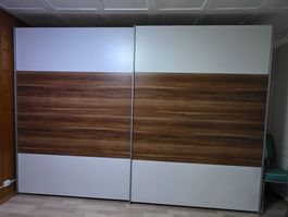 Schlafzimmerschrank mit Schiebetüren in Malters zur Abholung