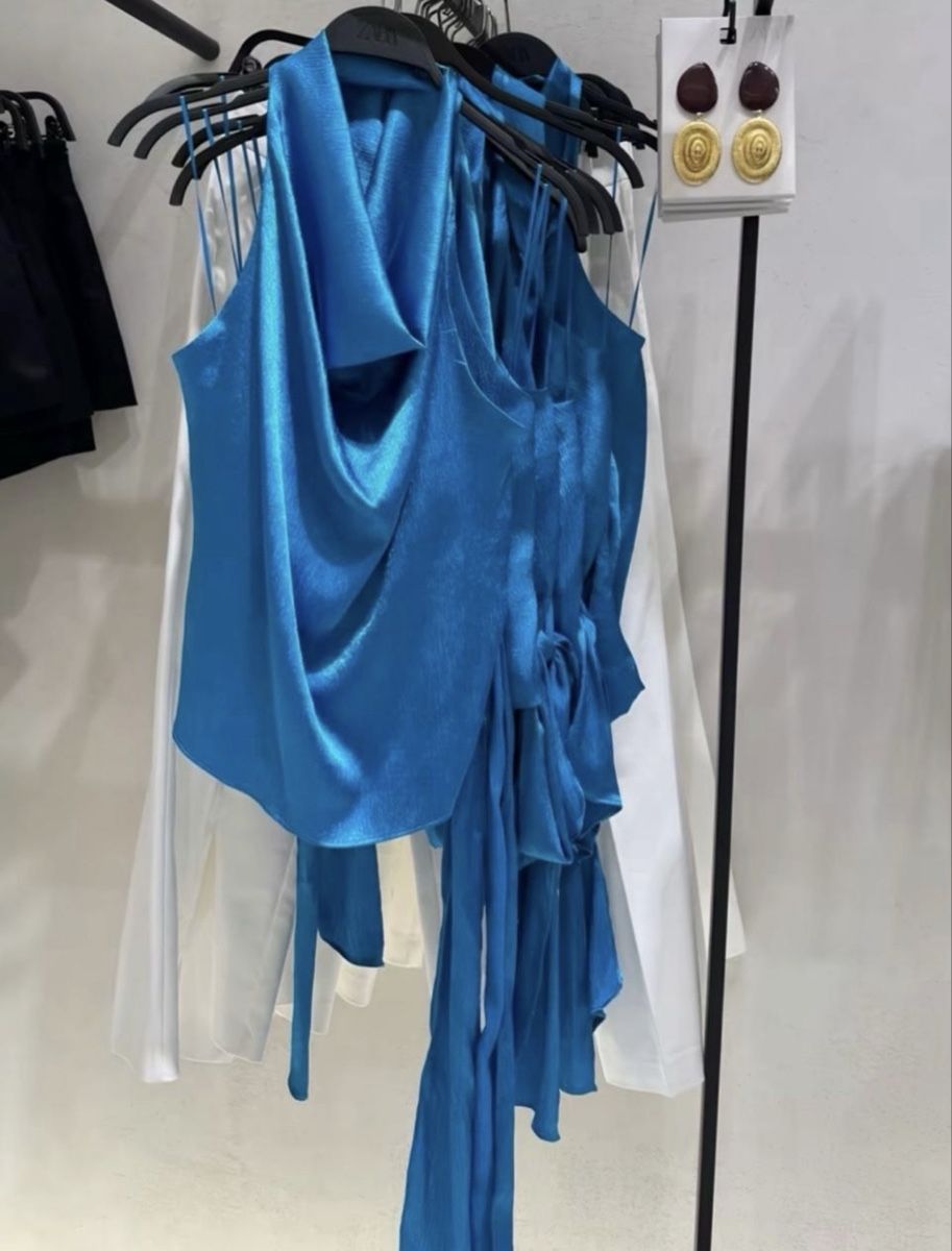 Zara Blusen, T-Shirts & Tops: Zara Halterneck Top – Neu (gemäss Beschreibung) aus Zürich von pop_wv8q