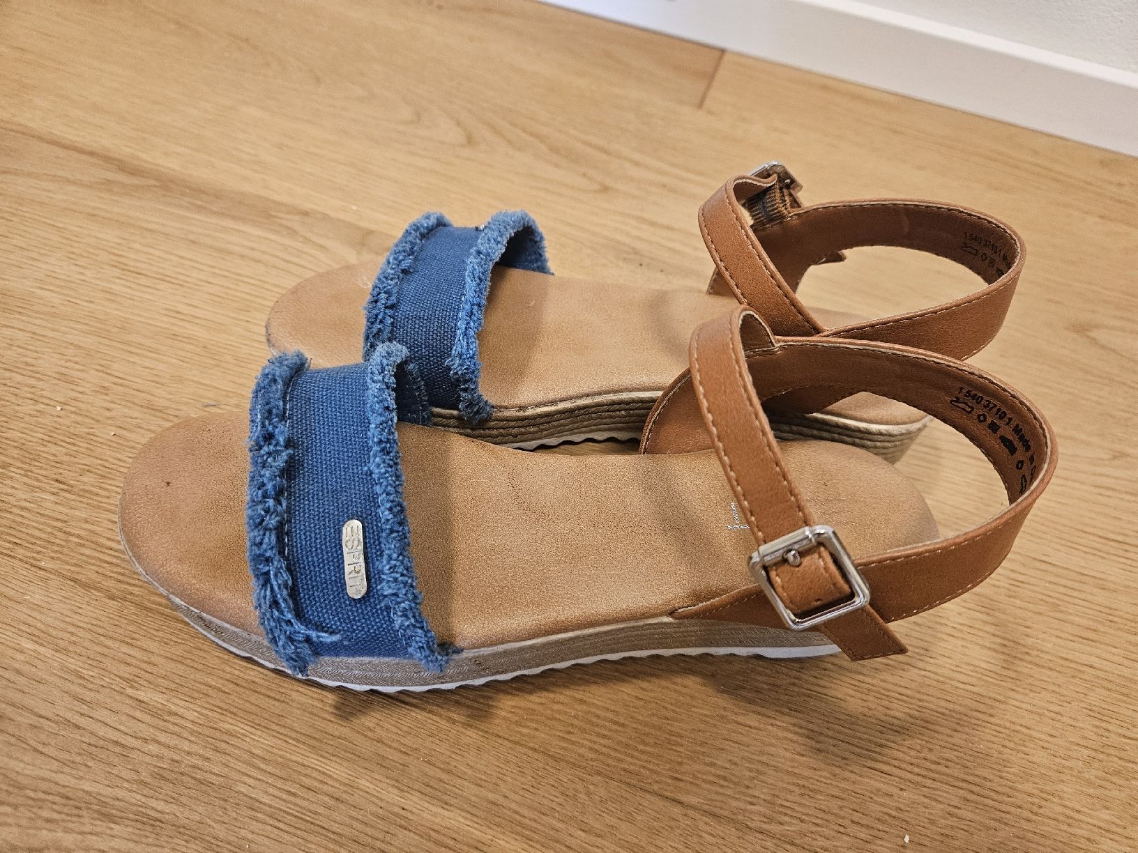 Esprit Chaussures filles: Sandalen Esprit blau braun Grösse 33  – D'occasion à Richterswil par kajahnig