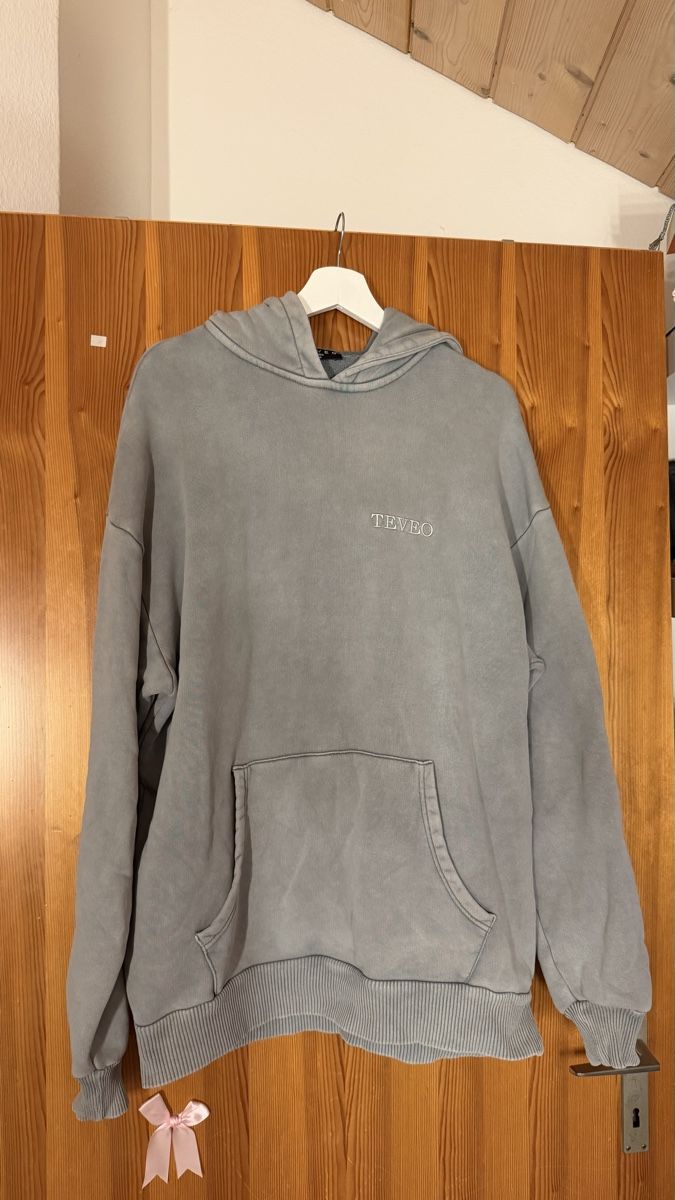 Teveo Pullover & Sweatshirts: teveo hoodie – Gebraucht aus Brüttisellen von nad_g5wx