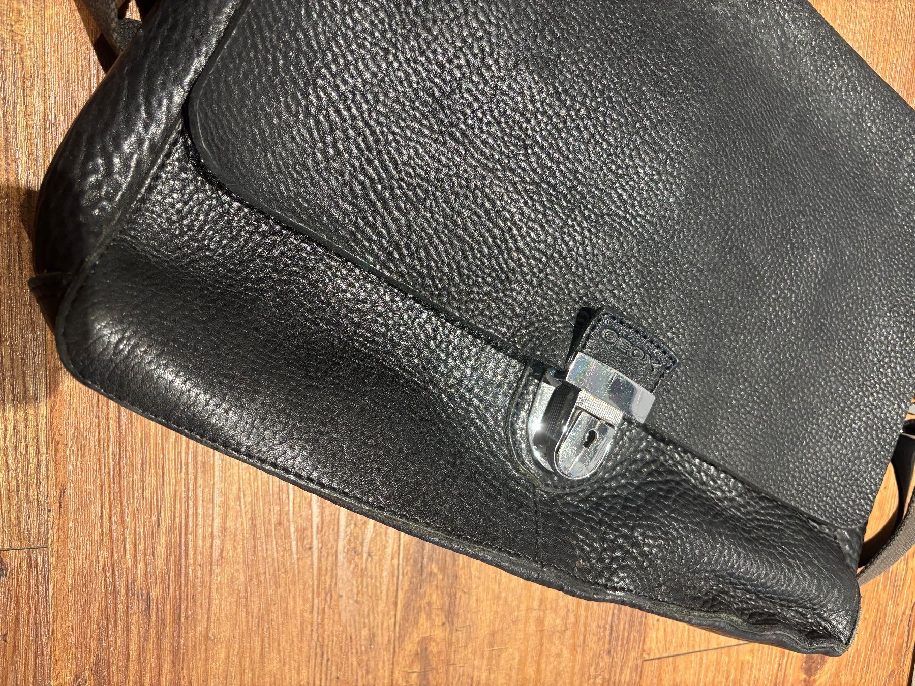 Geox Borse: Schwarze Laptop-Schultertasche aus echtem Leder – Usato da Seuzach venduto da Saui88 1